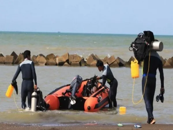 Berita PON XIX 2016: Para Peselam Perairan Terkendala Ombak Tinggi di Pantai Indramayu