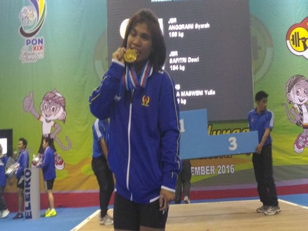 Berita PON XIX 2016: Lifter Sri Wahyuni Berhasil Pecahkan Rekor PON