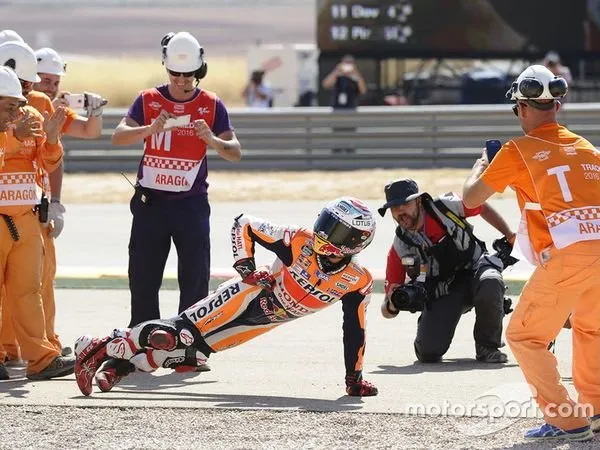 Berita MotoGP: Kalahkan Valentino Rossi di Aragon, Marc Marquez Lega