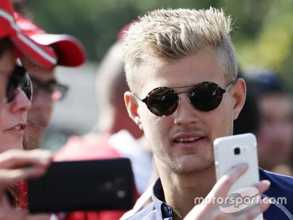 Berita F1: Tabrak Ayam Saat Ngebut Bersepeda, Marcus Ericsson Memar dan Lecet