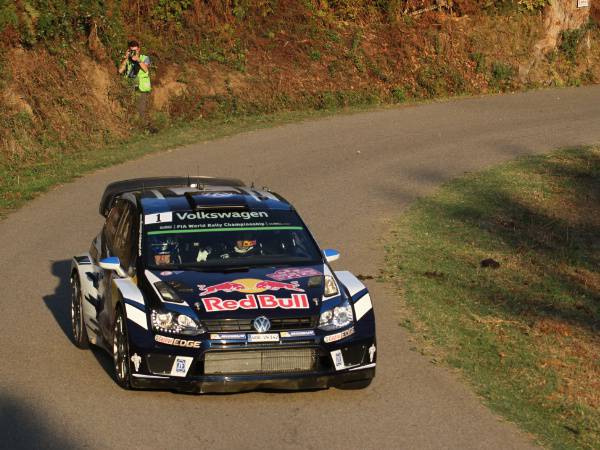 Berita WRC: Sebastien Ogier Pimpin Hari Pertama Rally Tour se Corse