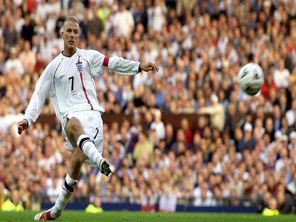 Ragam Sepak Bola: (Video) Hari ini 15 Tahun yang Lalu, David Beckham Cetak Gol Terbaiknya Sepanjang Masa