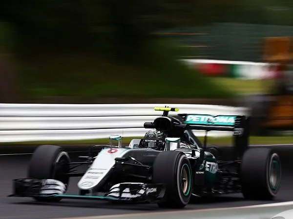 Berita F1: 3 Tim Pimpin FP 3, Lewis Hamilton Melorot Jauh