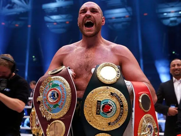 Berita Tinju: Tyson Fury Akan Lepas Semua Gelar Dalam 48 Jam
