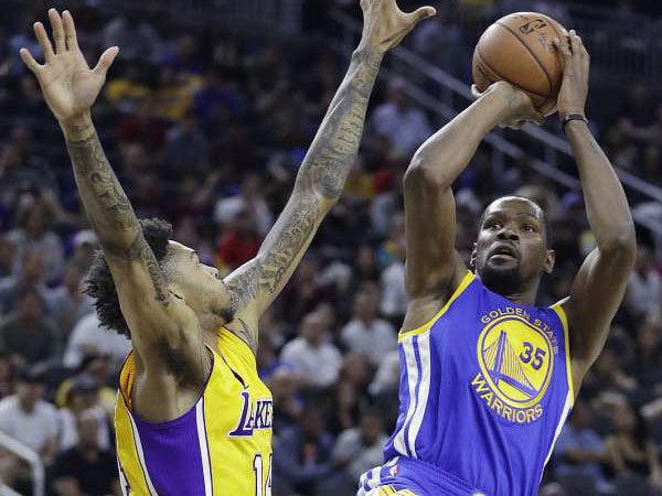 Hasil Pramusim NBA: Dipimpin 'Splash Triplets', Warriors Tumbangkan Lakers 