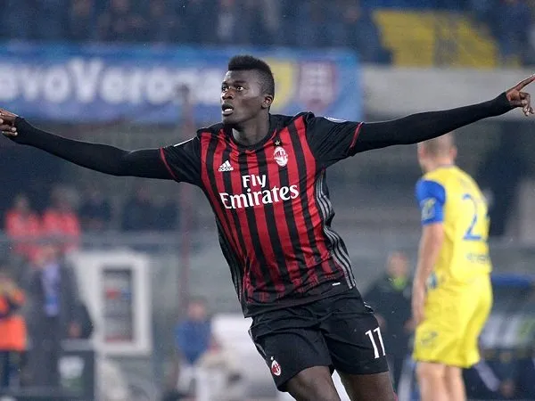 Berita Liga Italia: Persembahkan Kemenangan, Niang Siap Bawa AC Milan Kembali ke Eropa