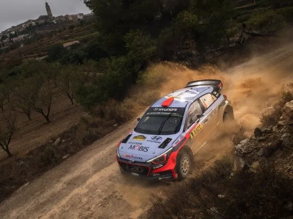 Berita WRC: Sebastien Ogier Terlalu Cepat, Dani Sordo Gagal Juara di Tanah Kelahiran