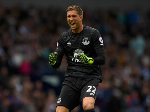 Berita Liga Inggris: Lupakan Man City, Maarten Stekelenburg Fokus Pada Burnley