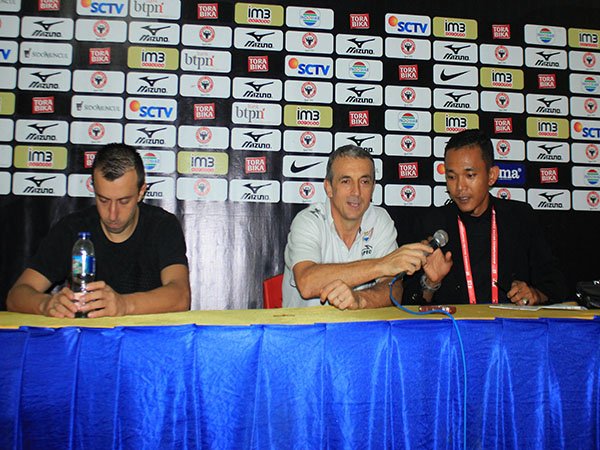 Berita TSC 2016: Puncaki Klasemen, Arema Cronus Pilih Fokus Menangi Sisa Pertandingan