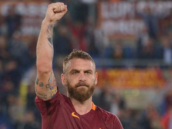 Berita Liga Europa: Krisis Bek, De Rossi Bakal Isi Bek Tengah Saat Kontra Austria Vienna