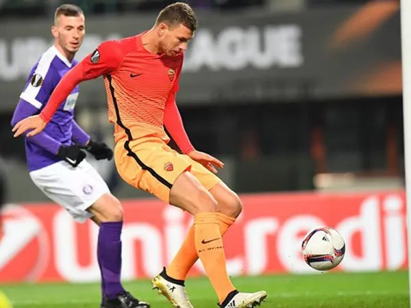 Berita Liga Europa: Dua Gol Edin Dzeko Bawa AS Roma Kalahkan Austria Vienna