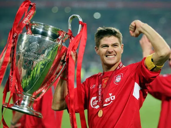 Berita Liga Inggris: Steven Gerrard Resmi Pensiun Sebagai Pemain