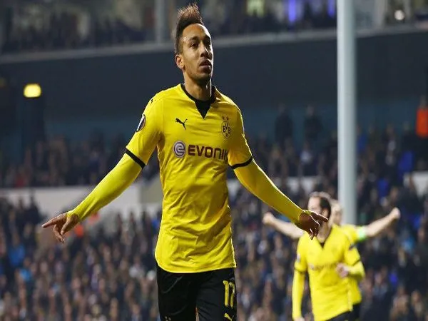Berita Liga Jerman: Aubameyang Isyaratkan Bertahan Lebih Lama di Dortmund 