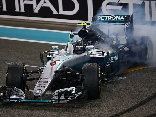 Berita F1: Hamilton Juarai GP Abu Dhabi, Nico Rosberg Resmi Juara Dunia F1 2016