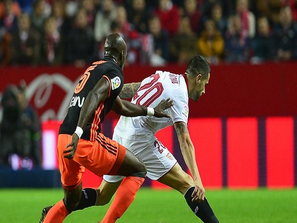 Review La Liga: Sevilla 2-1 Valencia, Tuan Rumah Lewati Barca