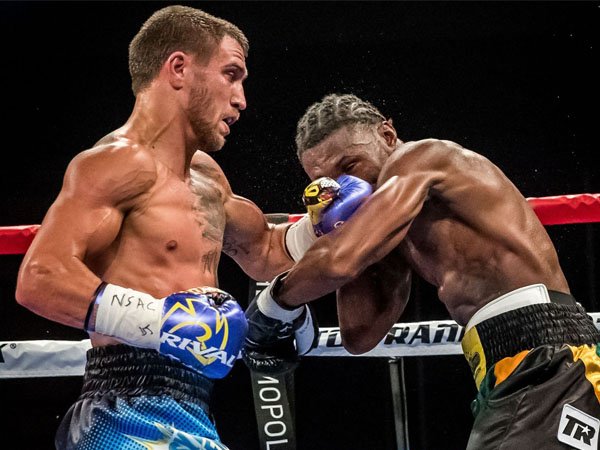 Berita Tinju: Tujuh Ronde 'Dipermainkan' Vasyl Lomachenko, Nicholas Walters Menyerah