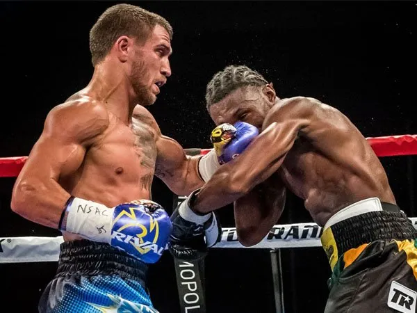 Berita Tinju: Tujuh Ronde 'Dipermainkan' Vasyl Lomachenko, Nicholas Walters Menyerah