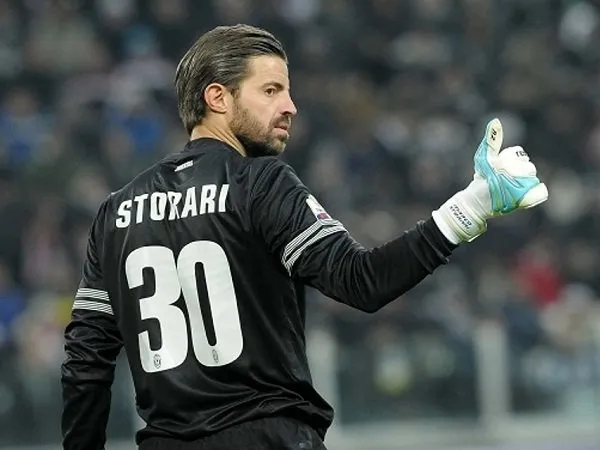 Berita Transfer: Mantan Penjaga Gawang Juventus Merapat Ke Milan