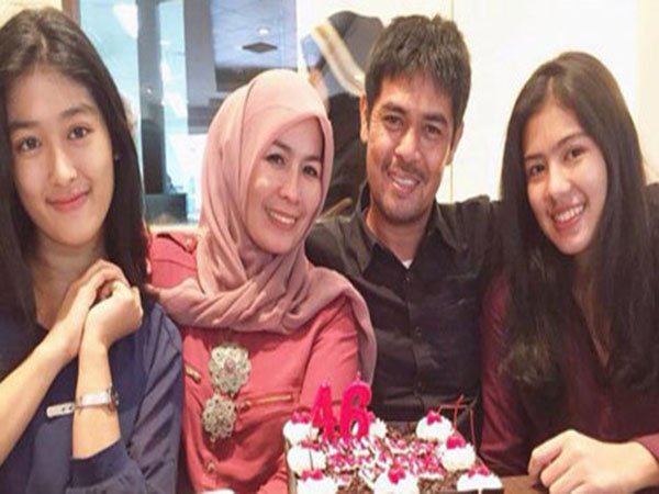 Berita Sepak Bola Nasional: Libur Kompetisi, Nilmaizar Kunjungi Tempat Wisata Bersama Keluarga