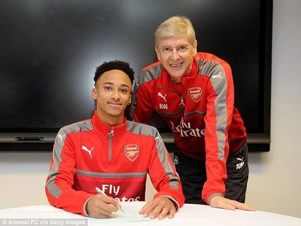 Berita Liga Inggris: Cohen Bramall, Dari Buruh Pabrik Sampai Jadi Pemain Arsenal
