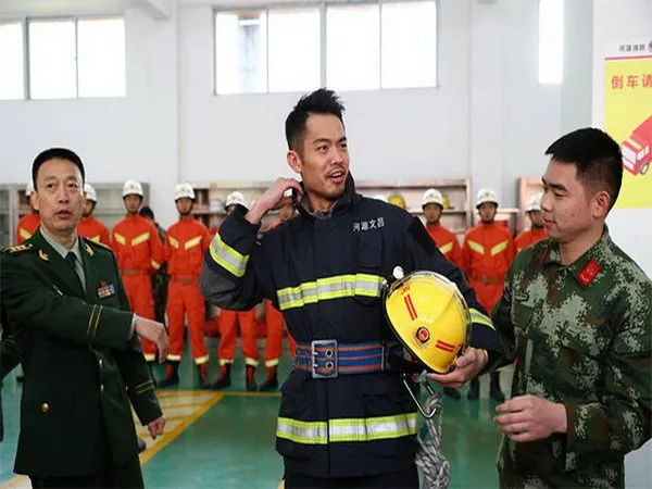 Ragam Badminton: Lin Dan Jadi Pemadam Kebakaran, Sensasi atau Alih Profesi?