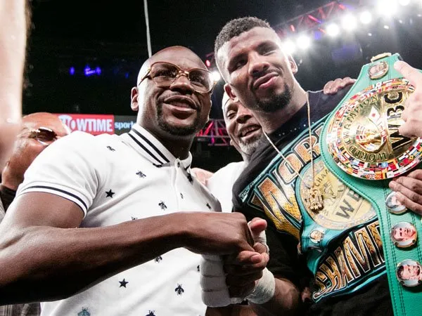 Berita Tinju: Badou Jack Lepas Gelar Menengah Super, Naik ke Kelas Berat Ringan