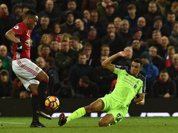 Berita Liga Inggris: Alexander-Arnold Buat Awal Karier yang Baik di Liverpool