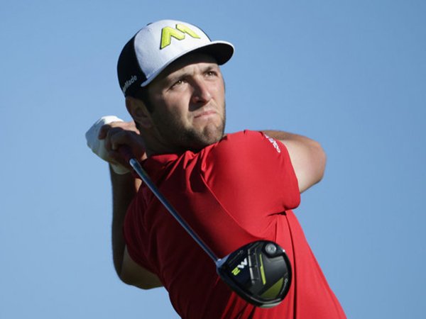 Berita Golf: Samai Rekor Tiger Wood, Jon Rahm Pastikan Gelar Juara Farmers Insurance Open 2017