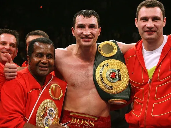 Berita Tinju: Lewis: "Klitschko Bisa Kalahkan Joshua Jika Dilatih Steward"