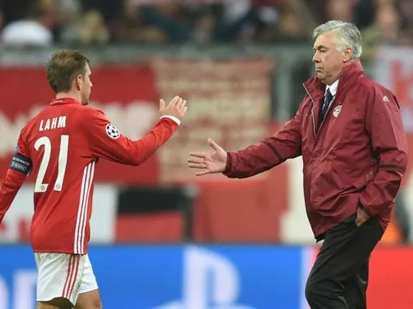Berita Liga Jerman: Pensiunnya Philipp Lahm Bikin Carlo Ancelotti Kecewa