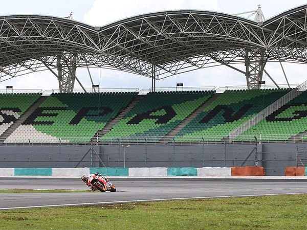 Berita MotoGP: Lintasan Sulit Mengering, CEO Sirkuit Sepang Enggan Lakukan Aspal Ulang
