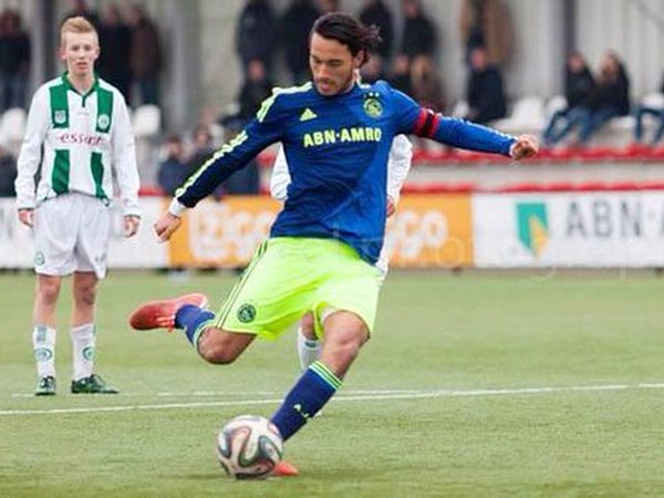 Berita Sepak Bola Nasional: Proses Naturalisasi Penyerang Ajax Amsterdam, Ezra Walian Segera Tuntas