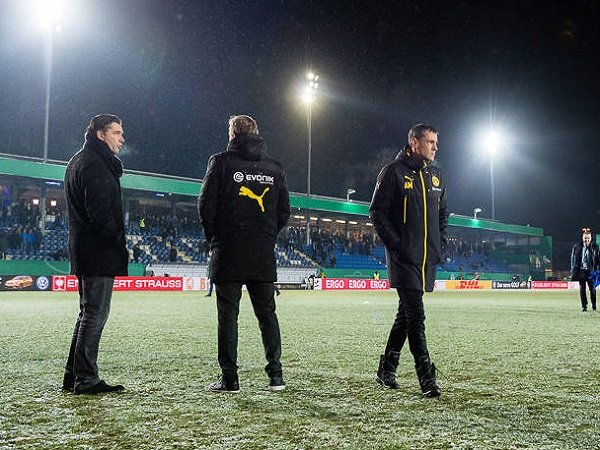 Berita Liga Jerman: Lapangan Bersalju, Laga Dortmund di Piala Jerman Ditunda