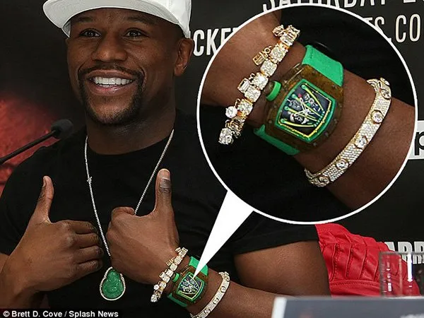 Berita Tinju: Tidak Hanya Saling Ejek, Conor McGregor dan Floyd Mayweather Saling Pamer Kekayaan