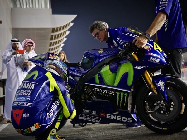 Berita MotoGP: Hasil Tes Qatar Berbanding Terbalik, Rossi Curigai Garasi Vinales