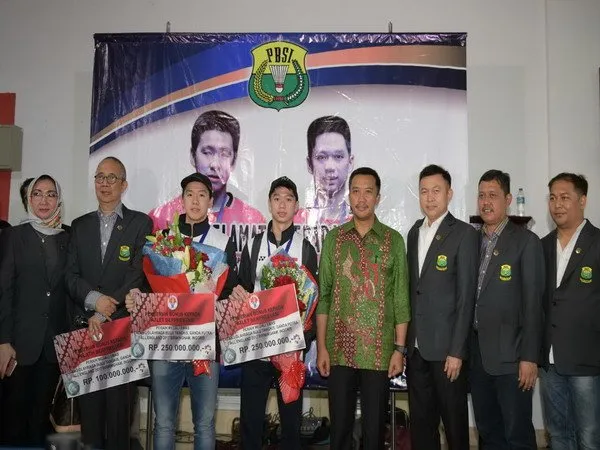 Berita Badminton: Kevin-Marcus Disambut Menpora di Bandara Soekarno-Hatta