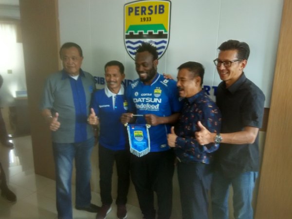 Berita Sepak Bola Nasional: Kejutan, Michael Essien Resmi Gabung Maung Bandung