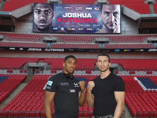Berita Tinju: Pamer Otot, Anthony Joshua Diebut Tak Akan Mampu Saingi Kepintaran Klitschko