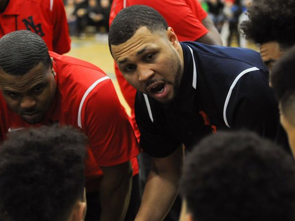 Feature Basket: Pensiun Dini dari NBA, Bradon Roy Lepas Rindu Dengan Melatih Tim SMU