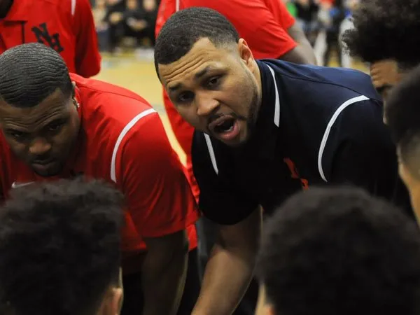 Feature Basket: Pensiun Dini dari NBA, Bradon Roy Lepas Rindu Dengan Melatih Tim SMU