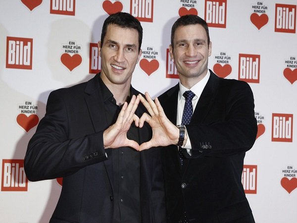 Berita Tinju: Otot Joshua Disebut Tak Akan Membantunya Saat Lawan Wladimir Klitschko