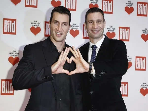 Berita Tinju: Otot Joshua Disebut Tak Akan Membantunya Saat Lawan Wladimir Klitschko