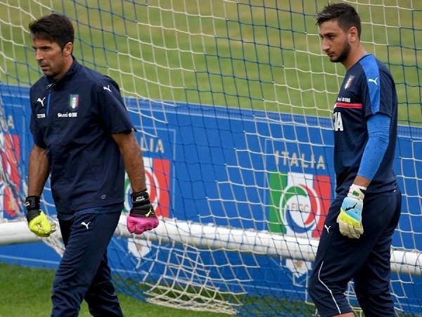 Berita Liga Italia: Toldo Anggap Buffon Merasa Terancam dengan Donnarumma