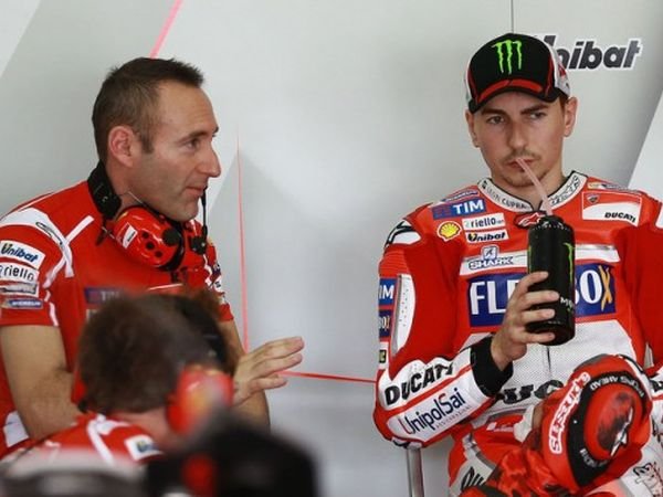 Berita MotoGP: Lagi, Jorge Lorenzo Terlibat Perang Twitter dengan Seorang Fan