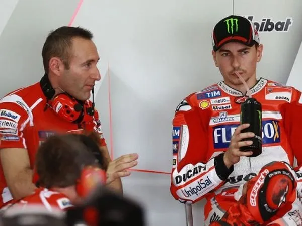 Berita MotoGP: Lagi, Jorge Lorenzo Terlibat Perang Twitter dengan Seorang Fan