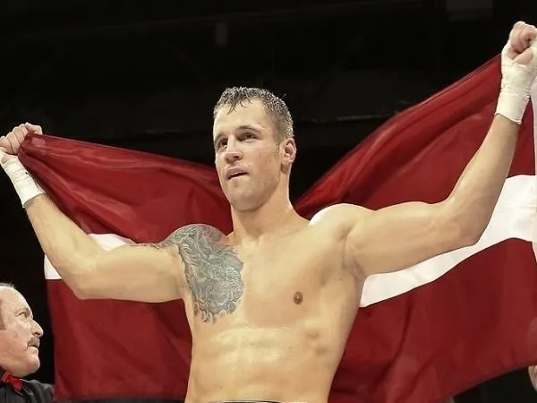 Berita Tinju: Menang Angka atas Huck, Briedis Sandang Sabuk Kelas Penjelajah WBC