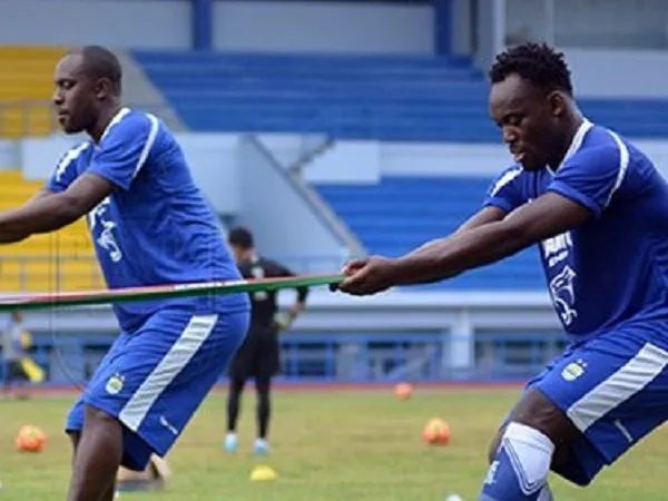 Berita Liga 1 Indonesia: Persib Genjot Fisik Essien, Cole, dan Maitimo