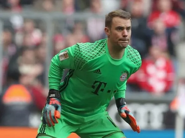 Berita Liga Jerman: Retak Tulang Metatarsal, Neuer Absen Hingga Akhir Musim