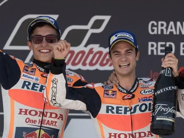 Berita MotoGP: Menangi Race di Kampung Halaman, Dani Pedrosa Menitikkan Air Mata