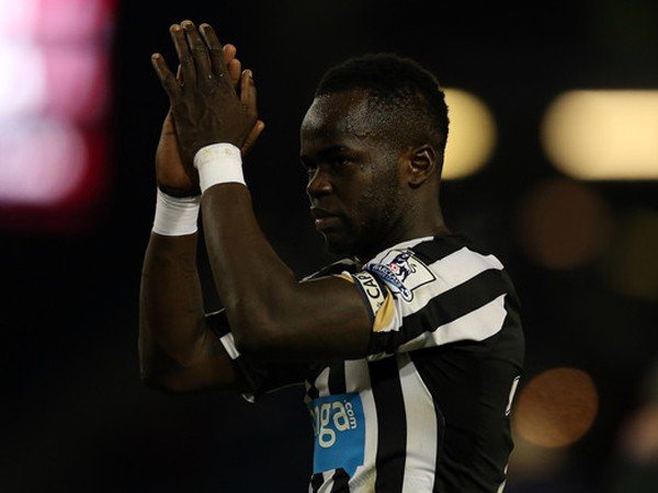 Berita Liga Inggris: Newcastle dan Rafa Benitez Beri Penghormatan kepada Cheick Tiote